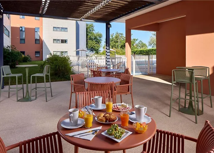 Готель Zenitude Bordeaux - *