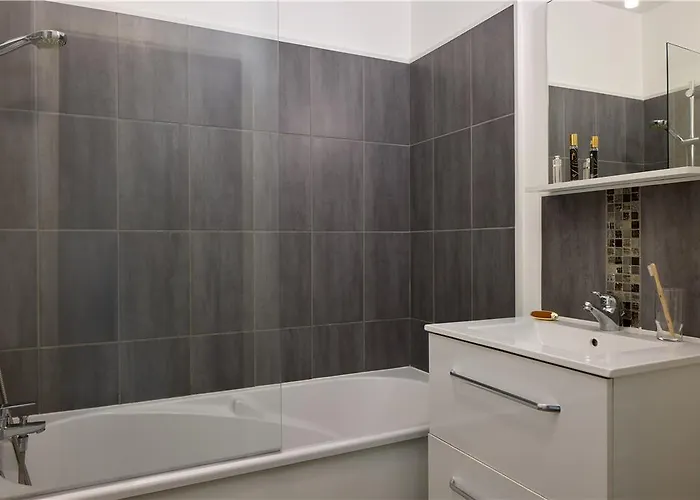 Готель Zenitude Bordeaux - *